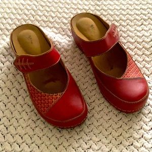 Spring Step Red Clogs Size 40 (9-9.5)